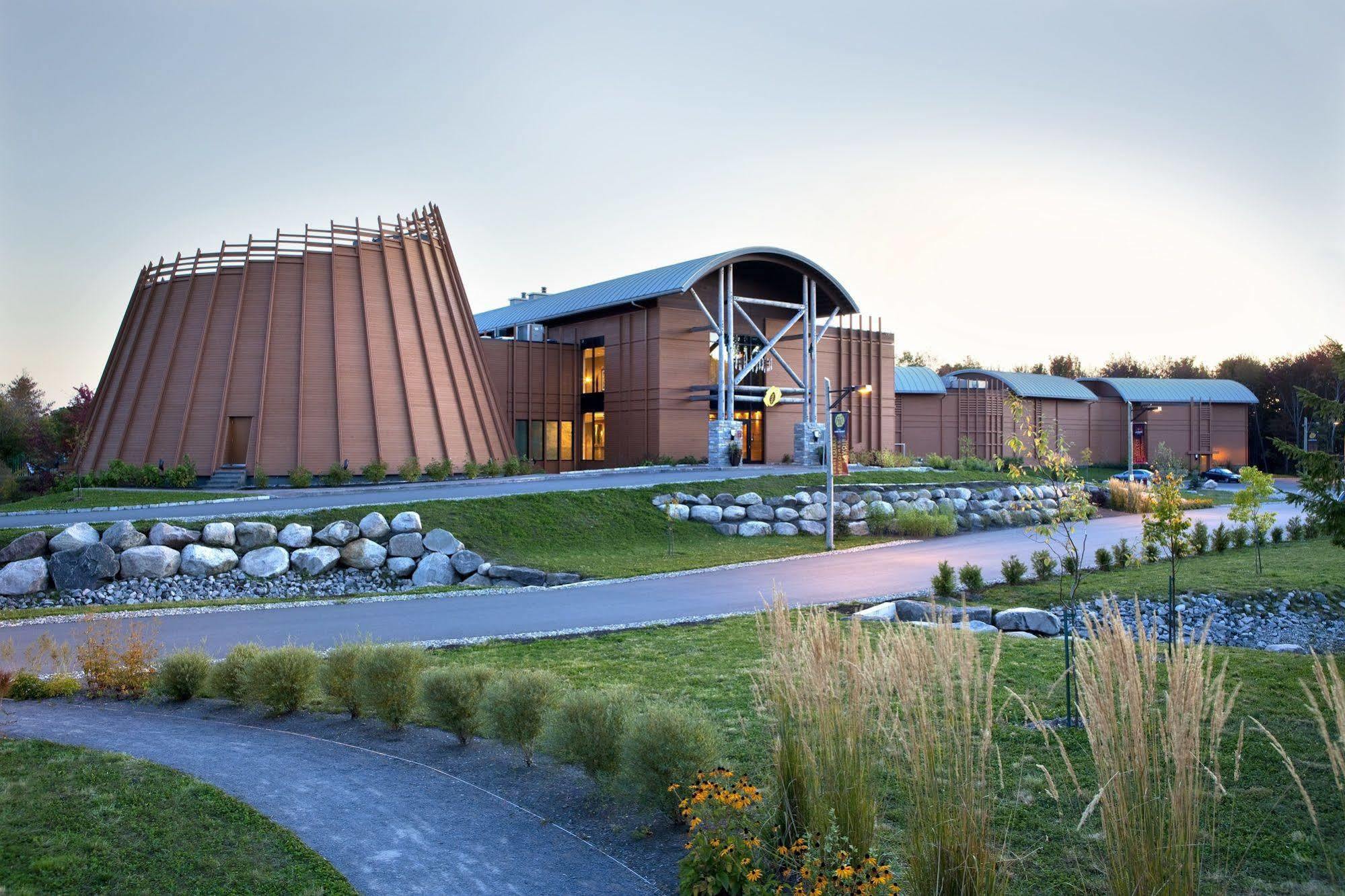 Hotel-Musee Premieres Nations Wendake Exterior photo